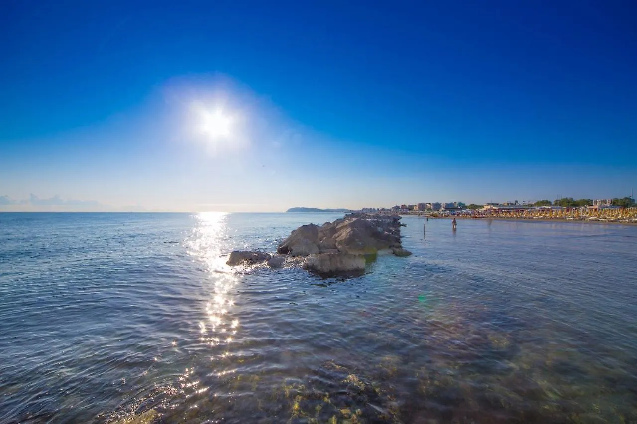 Hotel Baltic Misano Adriatico 3*,